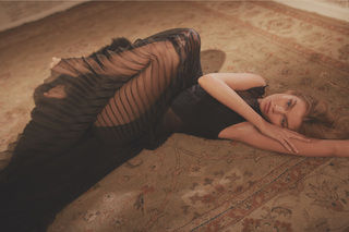 Stella Maxwell feet photo thumbnail