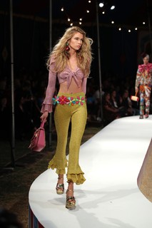 Stella Maxwell feet photo thumbnail