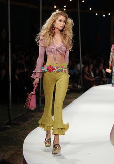 Stella Maxwell feet photo thumbnail