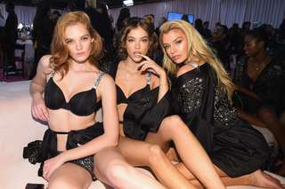 Stella Maxwell feet photo thumbnail