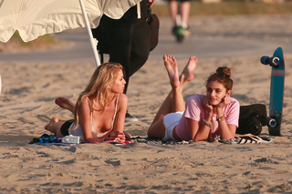 Stella Maxwell feet photo thumbnail