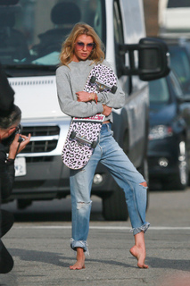 Stella Maxwell feet photo thumbnail