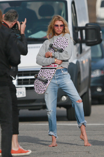 Stella Maxwell feet photo thumbnail