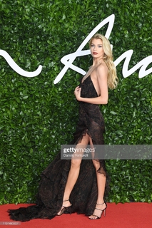 Stella Maxwell feet photo thumbnail