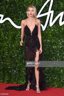 Stella Maxwell feet photo thumbnail