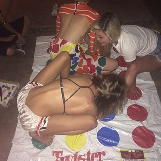 Stella Maxwell feet photo thumbnail
