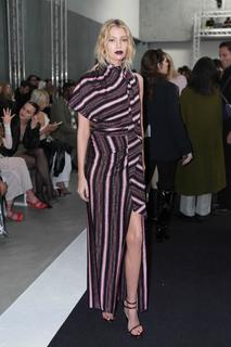 Stella Maxwell feet photo thumbnail