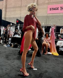 Stella Maxwell feet photo thumbnail