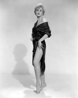Stella Stevens feet photo thumbnail