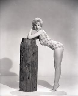 Stella Stevens feet photo thumbnail