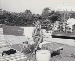 Stella Stevens feet photo thumbnail