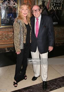 Stella Stevens feet photo thumbnail