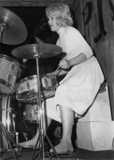 Stella Stevens feet photo thumbnail