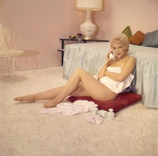 Stella Stevens feet photo thumbnail