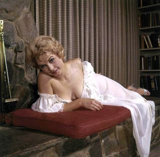 Stella Stevens feet photo thumbnail