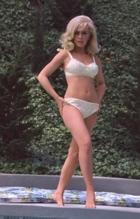 Stella Stevens feet photo thumbnail
