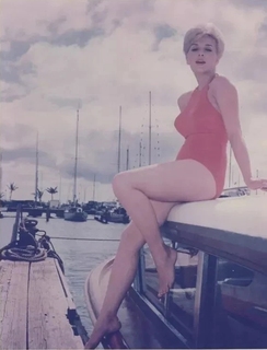 Stella Stevens feet photo thumbnail