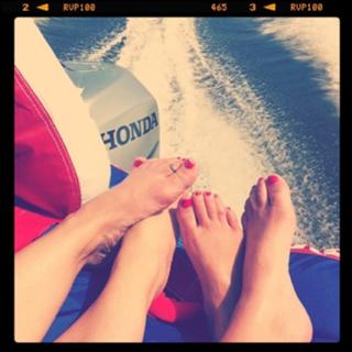 Stephanie Abrams feet photo thumbnail