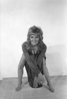 Stephanie Beacham feet photo 15