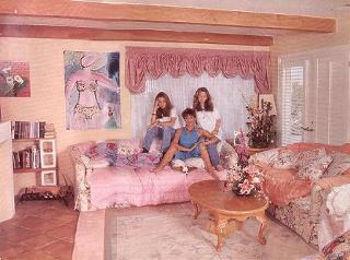Stephanie Beacham feet photo 15