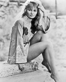 Stephanie Beacham feet photo 3