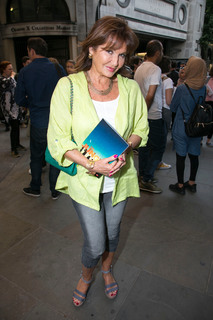 Stephanie Beacham feet photo 2