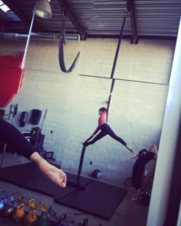 Stephanie Beatriz feet photo thumbnail
