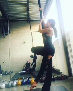 Stephanie Beatriz feet photo thumbnail