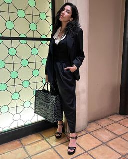 Stephanie Beatriz feet photo thumbnail