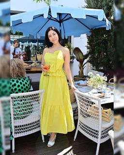 Stephanie Beatriz feet photo thumbnail