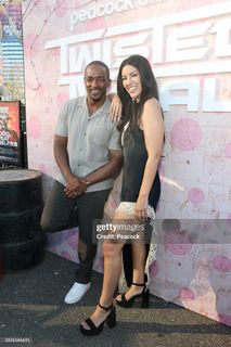 Stephanie Beatriz feet photo thumbnail