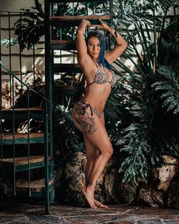 Stephanie Bell feet photo 3