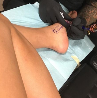 Stephanie Bell feet photo 1