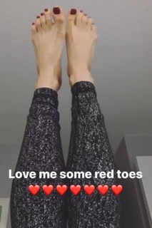 Stephanie Bennett feet photo 9