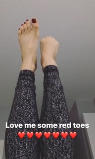 Stephanie Bennett feet photo 8