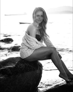 Stephanie Bennett feet photo 5