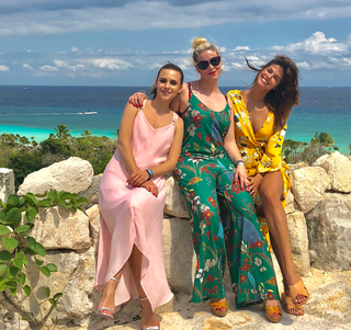 Stephanie Cayo feet photo thumbnail