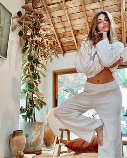 Stephanie Cayo feet photo thumbnail