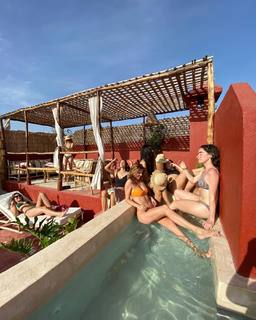 Stephanie Cayo feet photo thumbnail