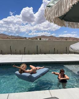 Stephanie Cayo feet photo thumbnail