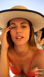 Stephanie Cayo feet photo thumbnail