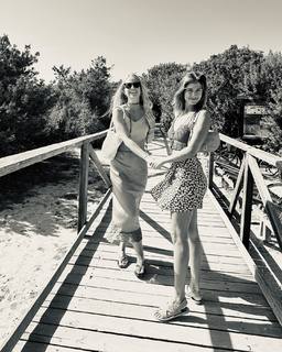 Stephanie Cayo feet photo thumbnail