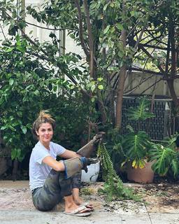 Stephanie Cayo feet photo thumbnail