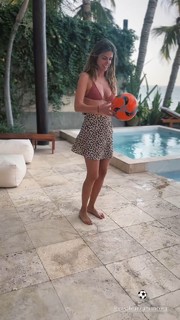 Stephanie Cayo feet photo thumbnail