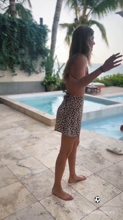 Stephanie Cayo feet photo thumbnail