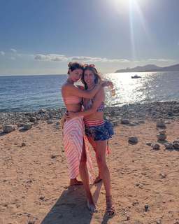 Stephanie Cayo feet photo thumbnail