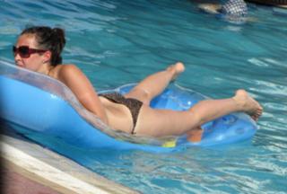 Stephanie Davis feet photo thumbnail
