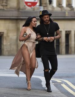 Stephanie Davis feet photo thumbnail