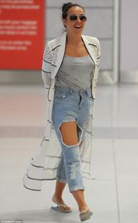 Stephanie Davis feet photo thumbnail