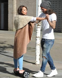 Stephanie Davis feet photo thumbnail